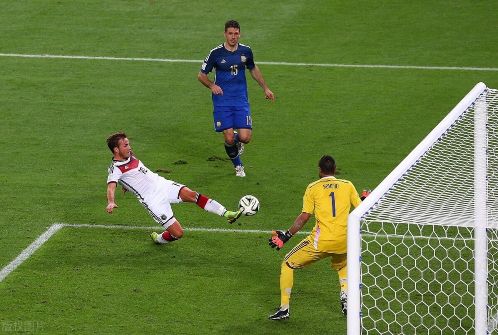 荷甲劲旅耍尽技艺,主场完胜北欧黑马晋级 荷甲劲旅耍尽技艺,主场完胜北欧黑马晋级