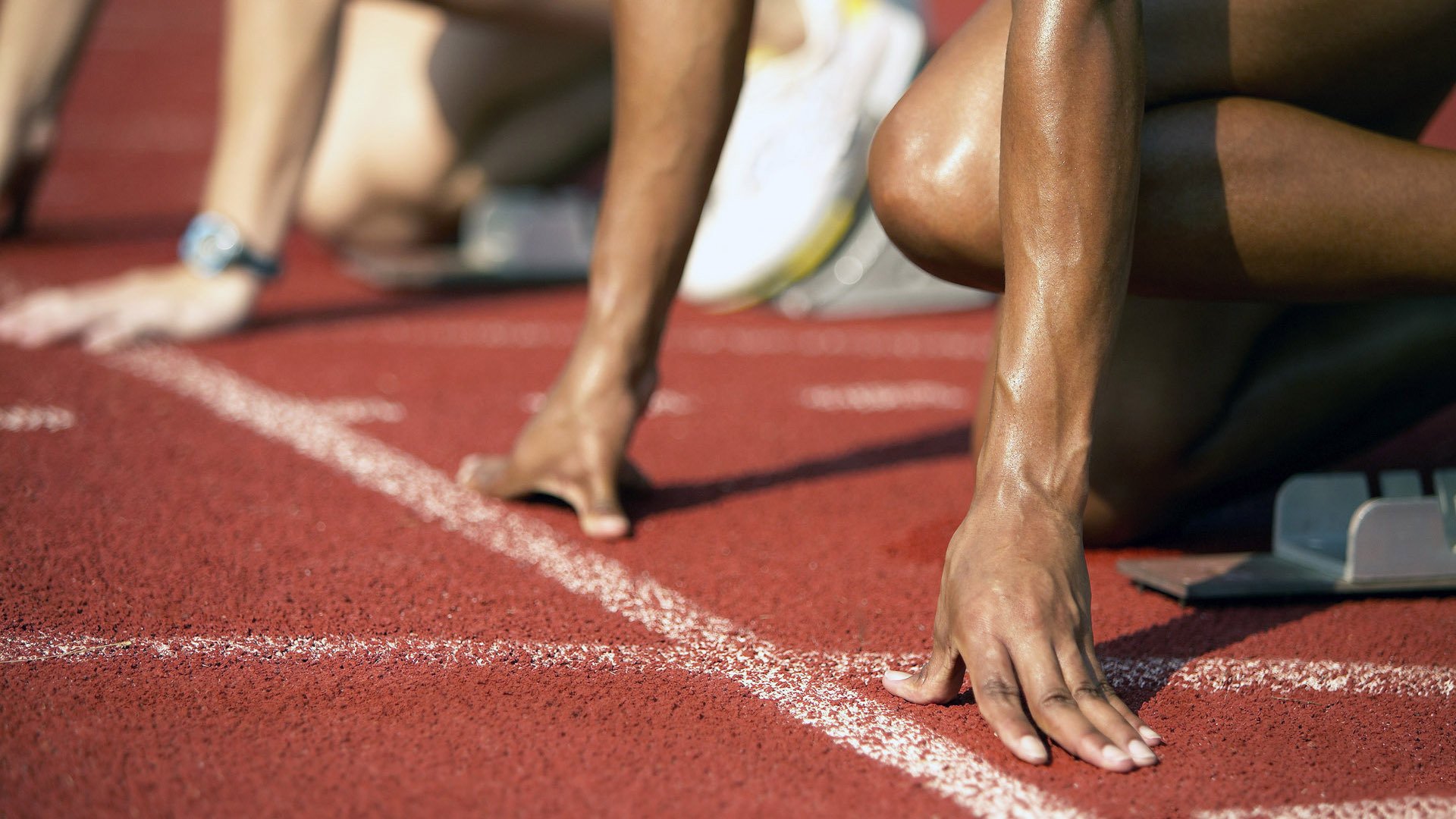 赛道新王加冕，班凯罗在F1街道赛之夜证明自己