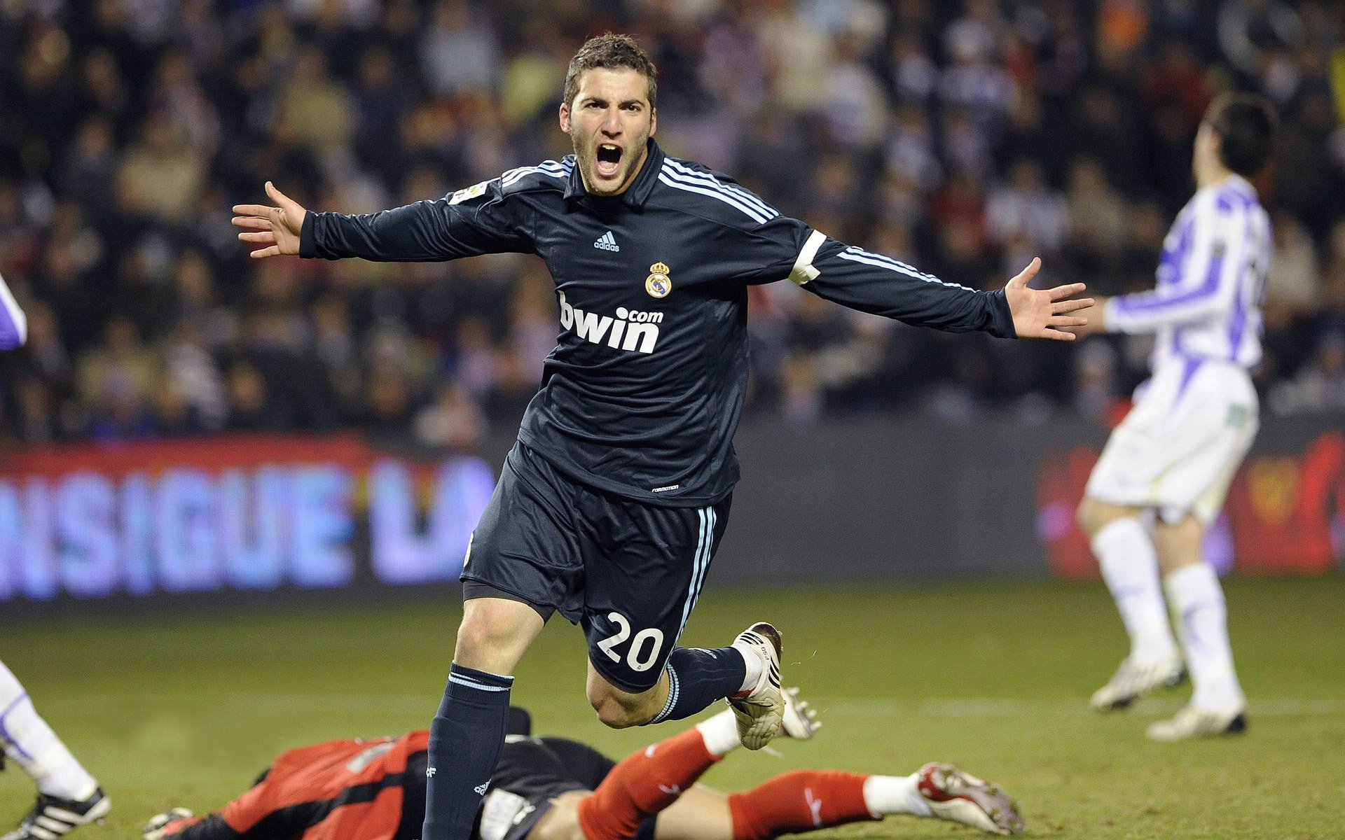 罗德里化身赛道指挥官，西班牙式全面压制在F1揭幕战上演皇马式征服